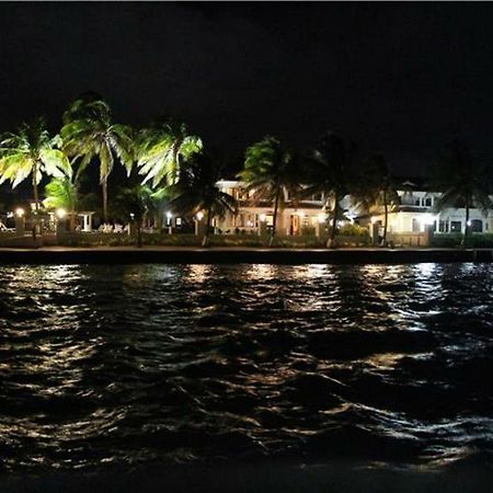 Isla Bonita Yacht Club Hotell San Pedro  Eksteriør bilde